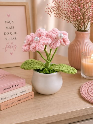 Flor decorativa em crochê com vaso plástico 10cm - Sortida